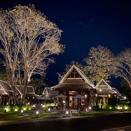 Hotel Ruean Racha Chiang Mai Exterior foto