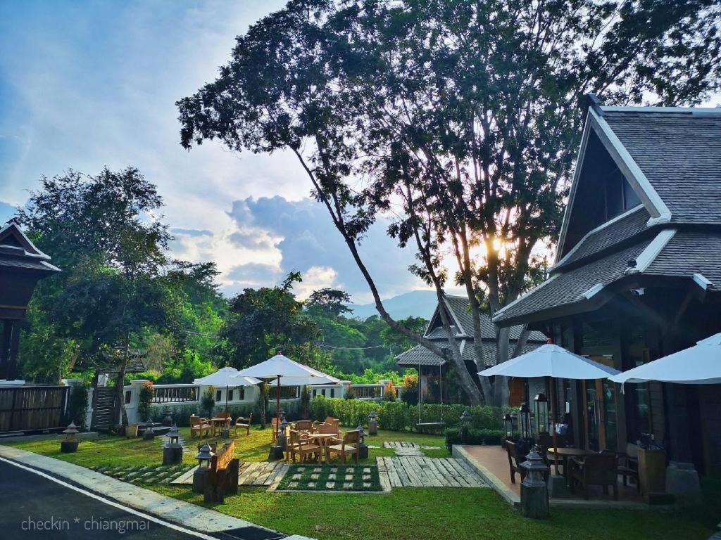 Hotel Ruean Racha Chiang Mai Exterior foto