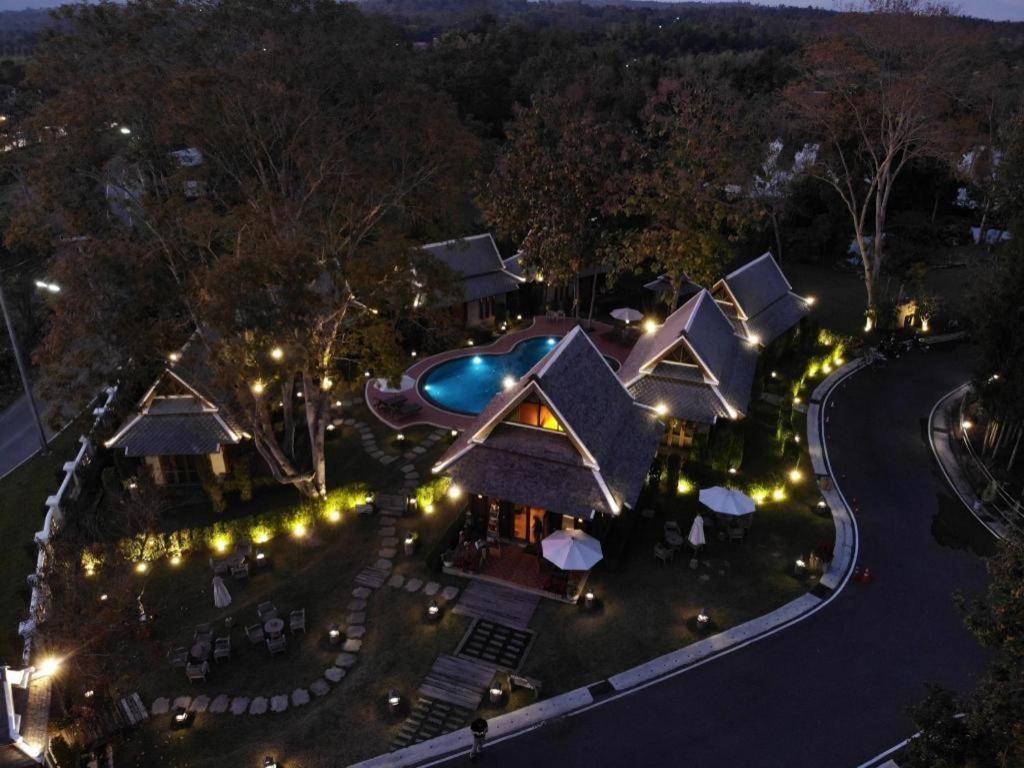 Hotel Ruean Racha Chiang Mai Exterior foto
