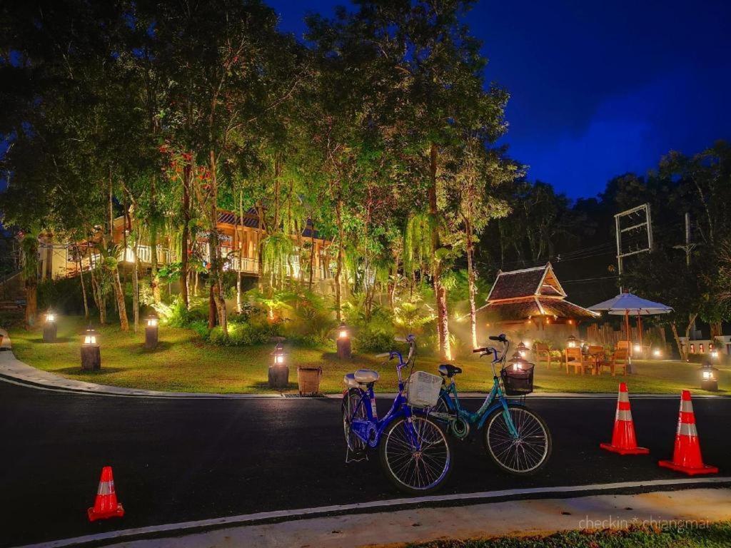 Hotel Ruean Racha Chiang Mai Exterior foto