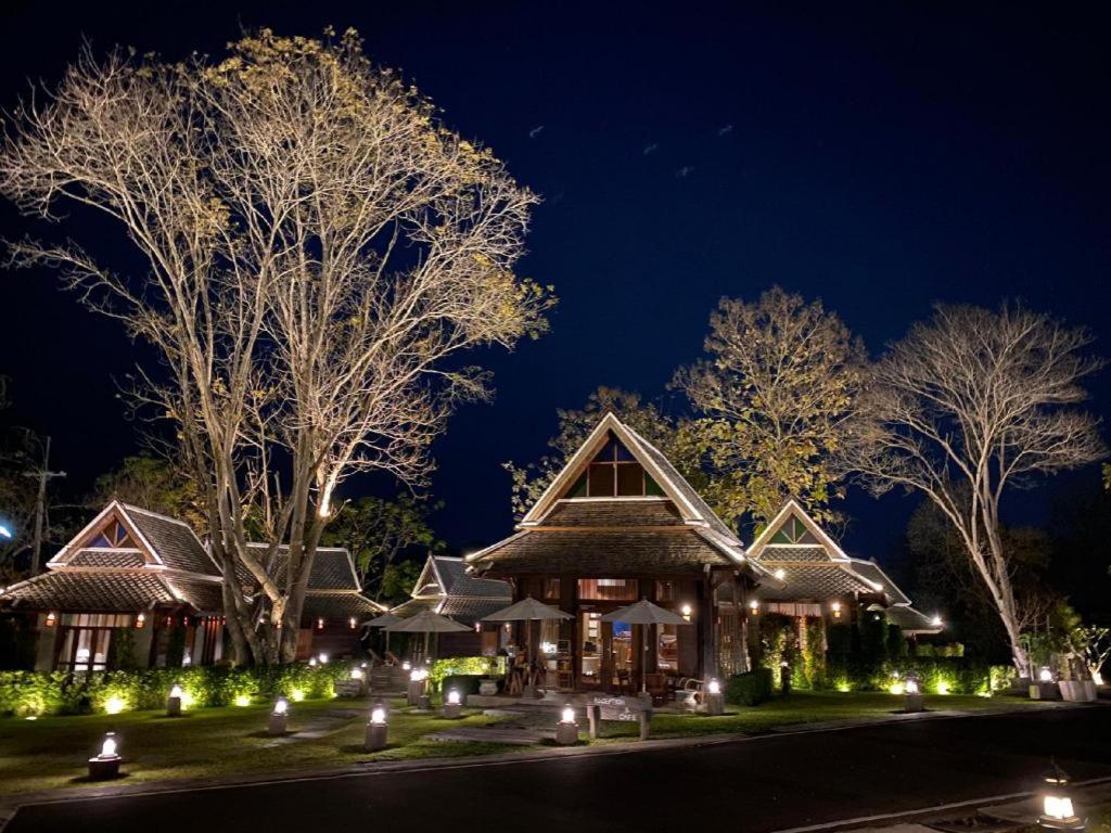 Hotel Ruean Racha Chiang Mai Exterior foto