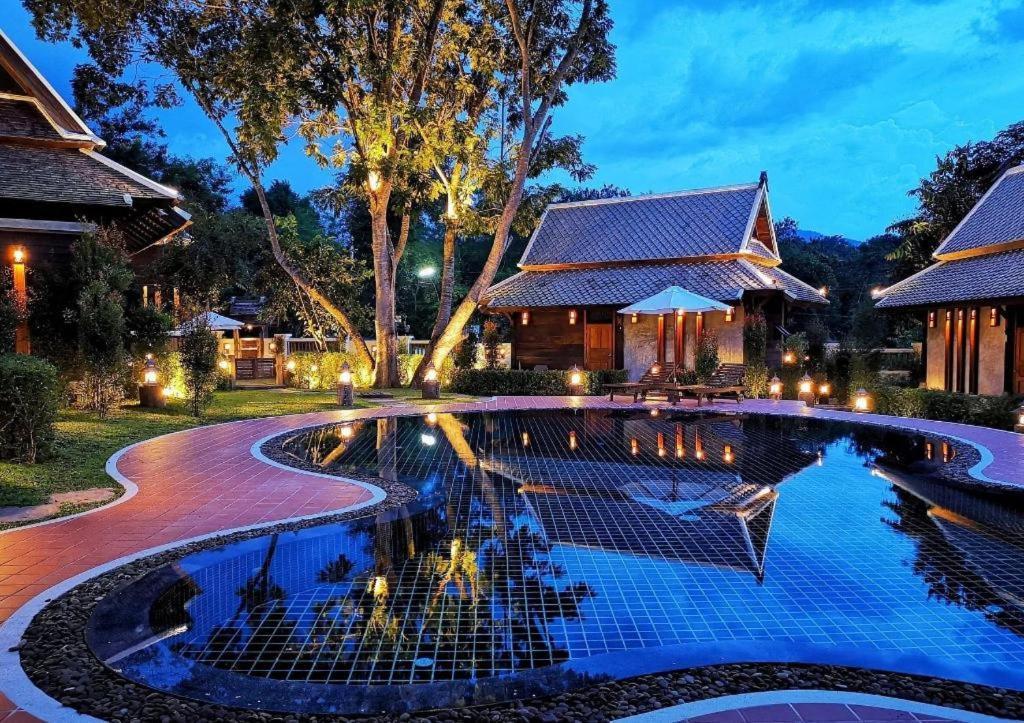 Hotel Ruean Racha Chiang Mai Exterior foto