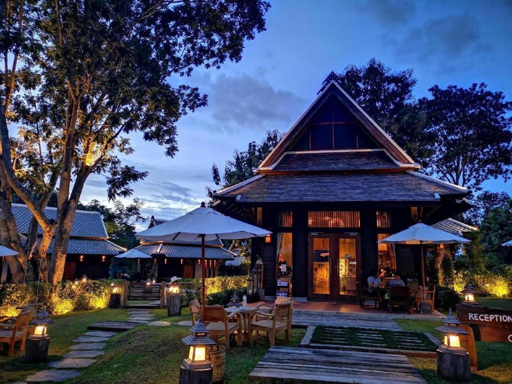 Hotel Ruean Racha Chiang Mai Exterior foto