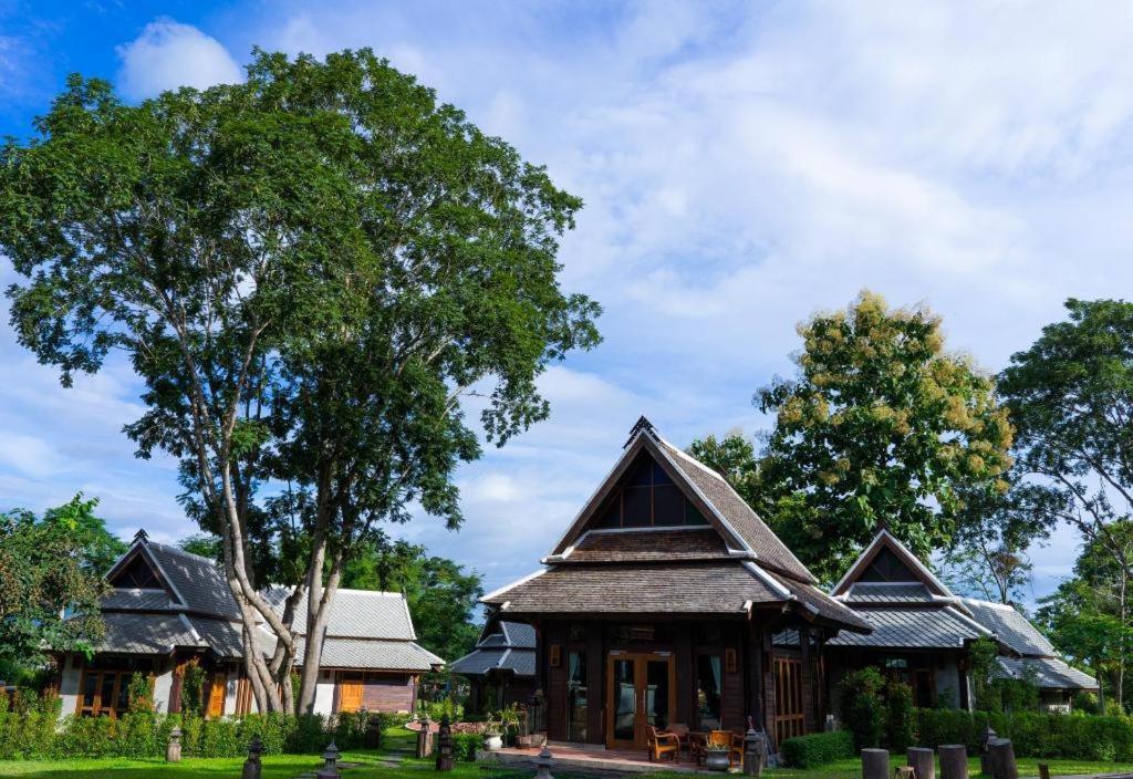 Hotel Ruean Racha Chiang Mai Exterior foto