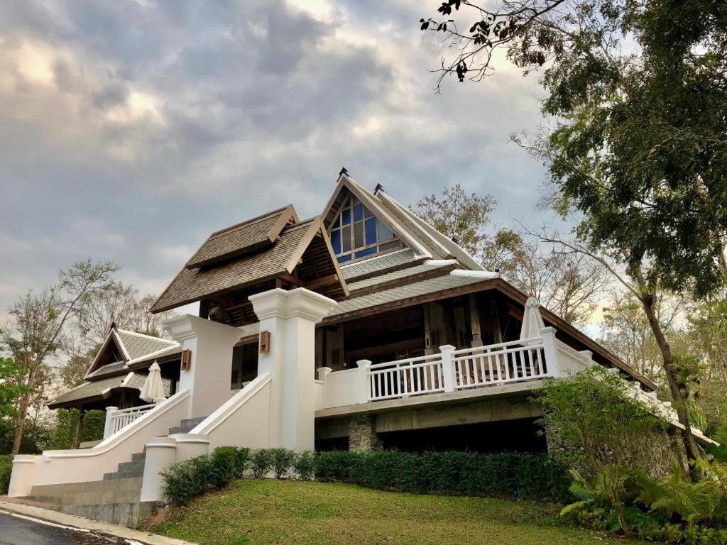 Hotel Ruean Racha Chiang Mai Exterior foto