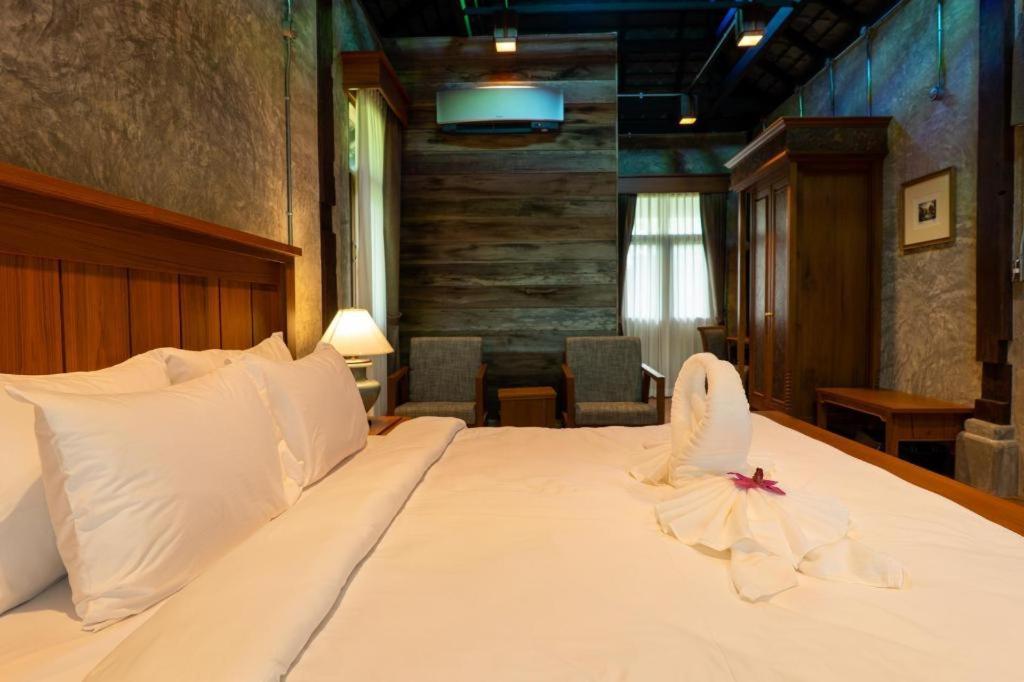 Hotel Ruean Racha Chiang Mai Exterior foto