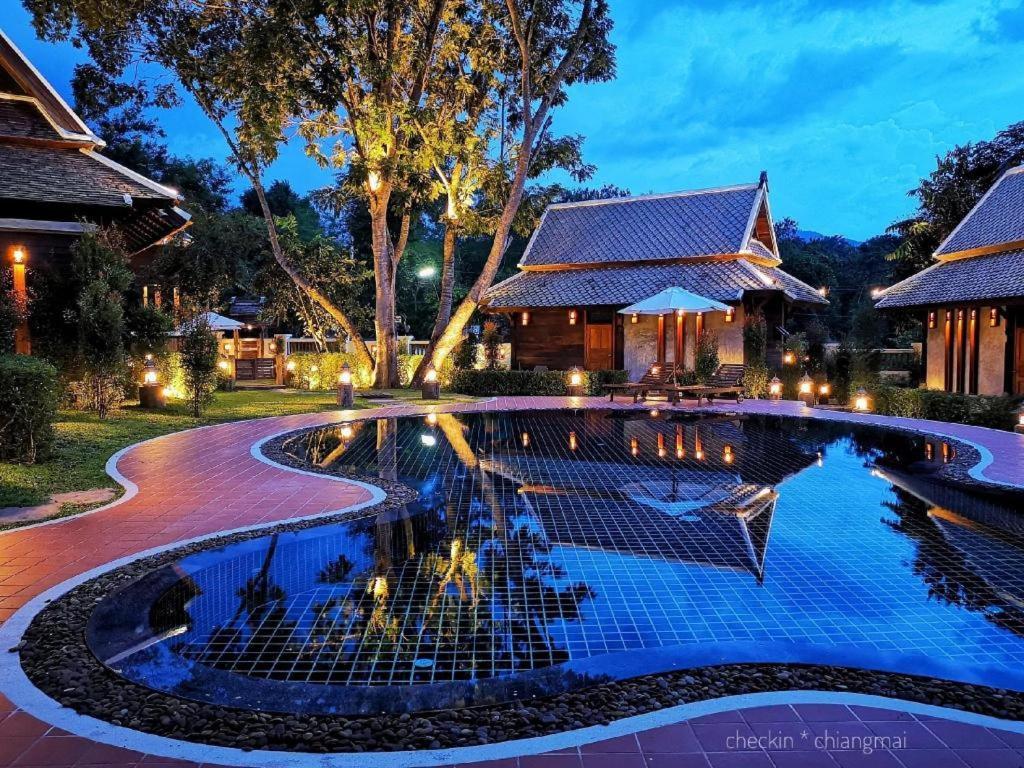 Hotel Ruean Racha Chiang Mai Exterior foto