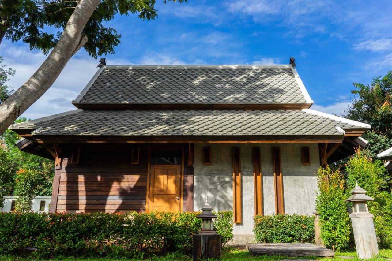 Hotel Ruean Racha Chiang Mai Exterior foto