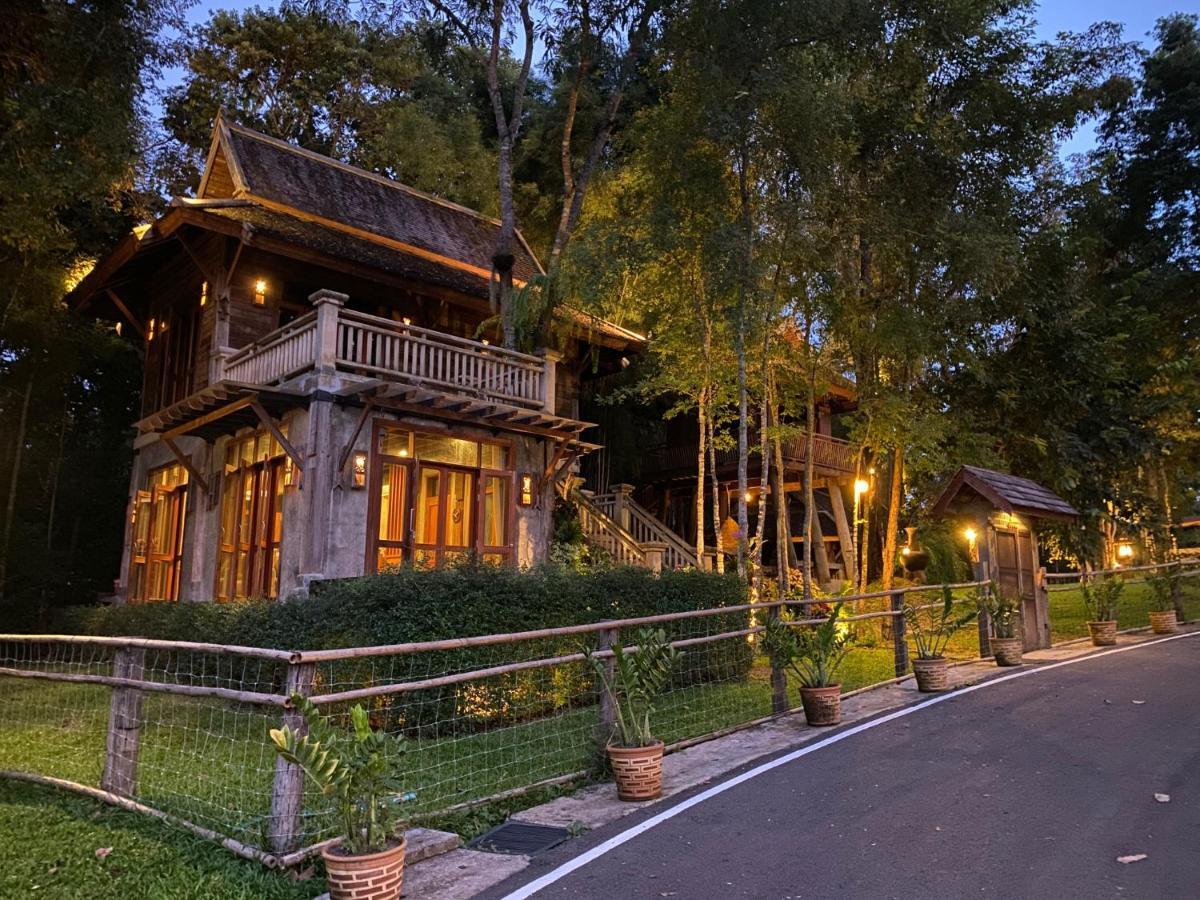 Hotel Ruean Racha Chiang Mai Exterior foto